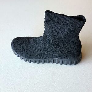 New in Box Bernie Mev Booties in Black, Size 4.5-5